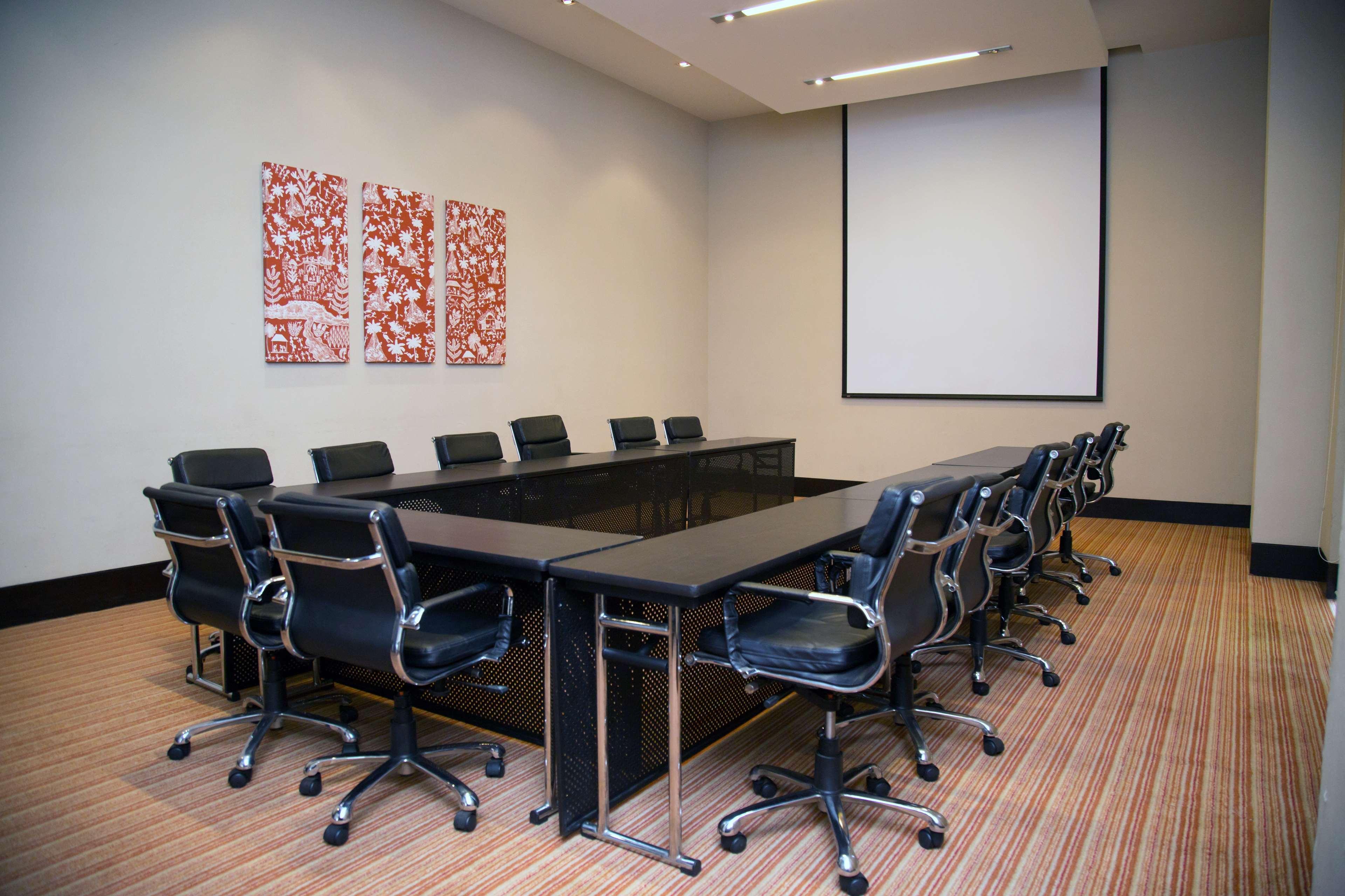Hyatt Place Gurgaon Udyog Vihar Exterior photo A projection screen in a meeting room