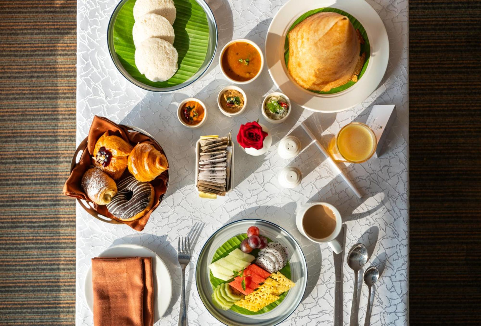 Hyatt Place Gurgaon Udyog Vihar Exterior photo A typical vegetarian meal served on board